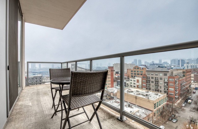 Clean River West 2BR w/ Party Room, nr Fulton Market, by Blueground