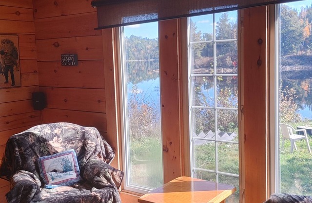 CLEAN Romantic Cabin Lakeside Sauna/Tub and Fire Pit