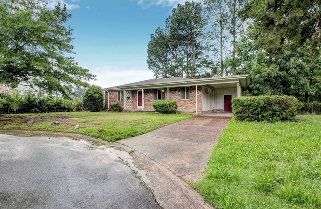 Clean, Safe Comfortable - Charming 4-bedroom house in Little Rock