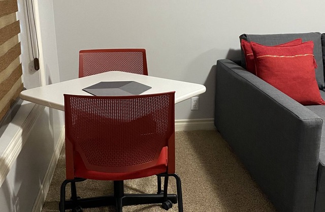 Clean & Spacious Suite minutes from Spruce Meadows