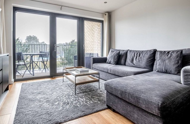 Clean Stockwell 1BR w/ Balcony, nr Park & Oval Station, by Blueground