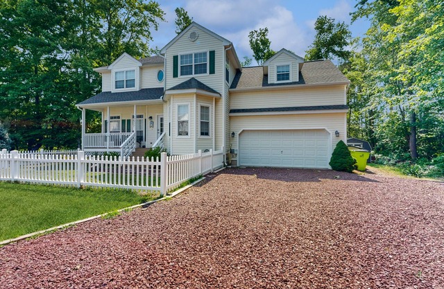 Clearwater Home Close to the Beach w/Shared Pool, Private Washer/Dryer
