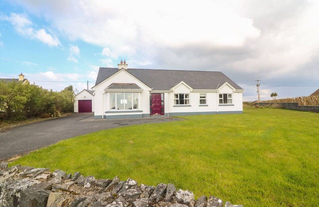 CLEARY COTTAGE, pet friendly in Miltown Malbay, County Clare