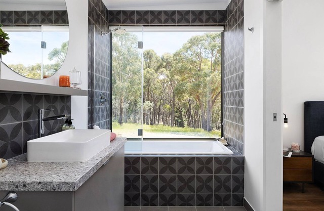Clematis Villa - Modern couples retreat with bath and views