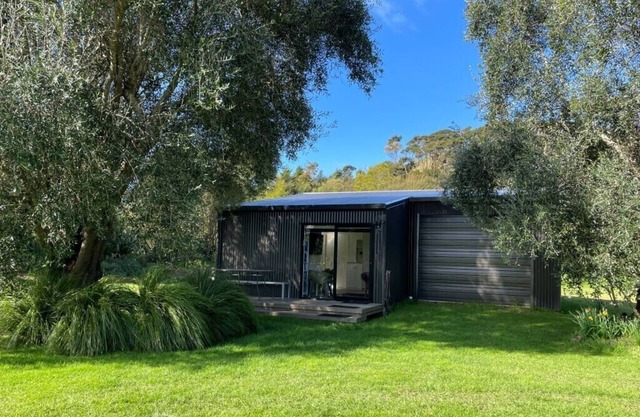 Clendon Cove Olive Studio with boat ramp and good for Cape Brett walkers