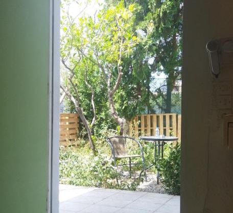 CLEO ROOM WITH PATIO 250m FROM THE BEACH