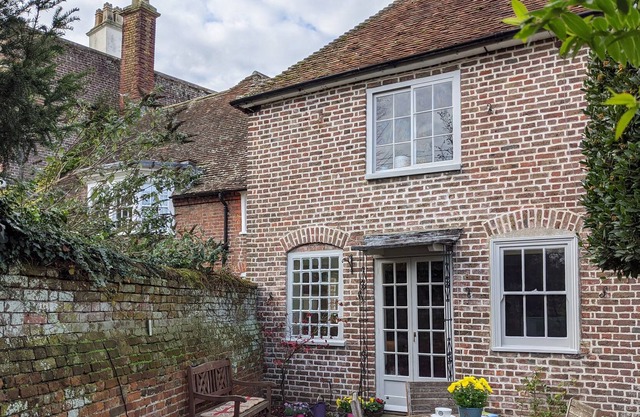 CLEVE LODGE, family friendly, character holiday cottage in Minster