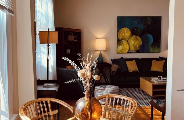 Cleveland Park awesome Winchester 2 BR 1st fl apt. walk to everything!