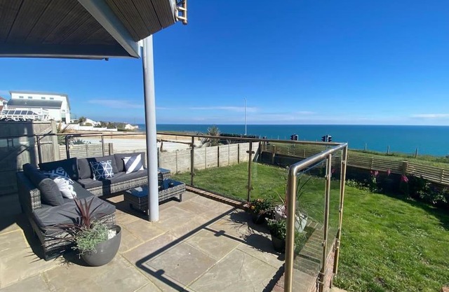 Cliff Top Heights-Beach front house near Brighton