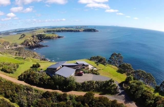 Cliffhouse, Taiharuru, Northland