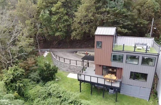 Cliffside Contemporary With Spectacualr City Views