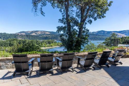 Cliffside Oasis home