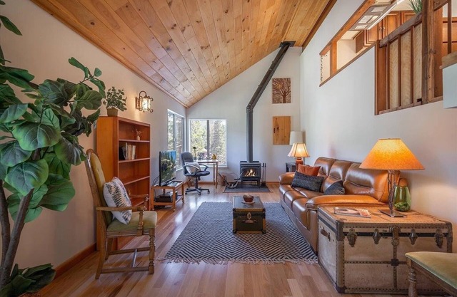 Cliffside Retreat with River Views and Starry Skies