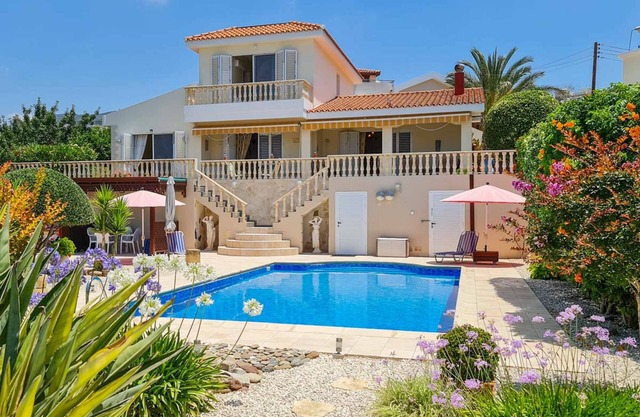 Cliffside Villa - Tres Habitaciones Villa, Capacidad 6