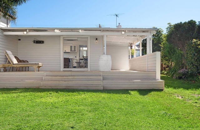 Cliffy Jack - 220 metres from the heart of St Leonards and local beach.