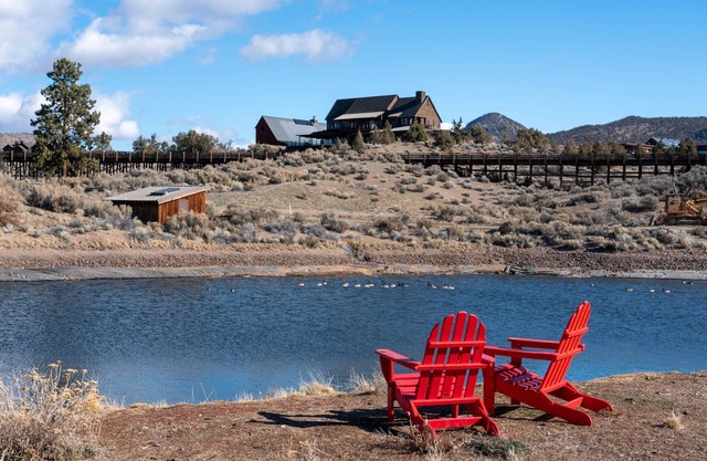 Clint by Avantstay Located Within The Brasada Ranch Community Golf Course, Pool & Hot Tub