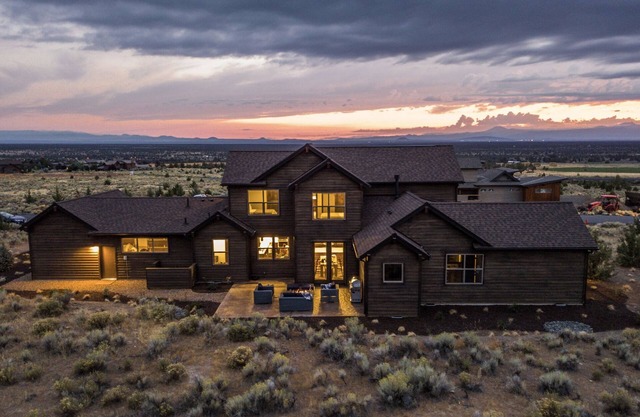 Casa aislada de gran estilo en el rancho de Brasada con vistas panorámicas del monte❤ de AvantStay