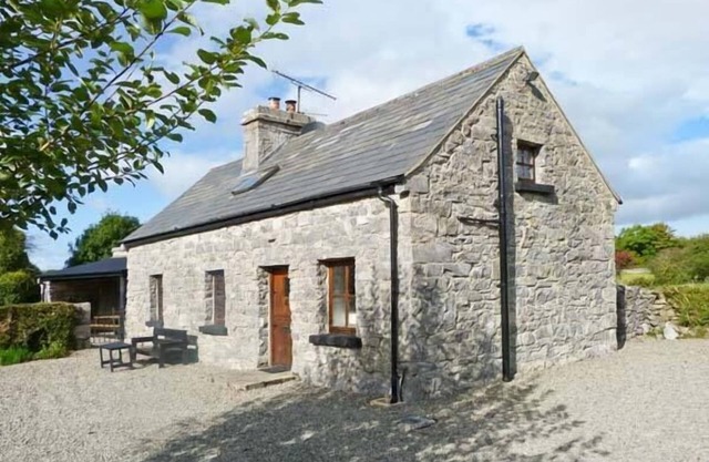 CLOONCORRAUN COTTAGE, pet friendly in Ballinrobe, County Mayo
