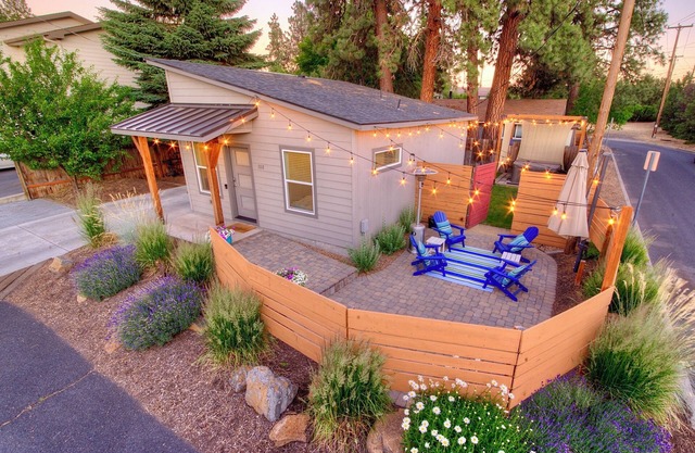 Close, Cute, and Clean! - Hot Tub/Firepit/Bikes/Floats