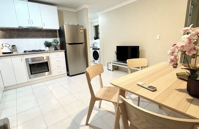 Close to Airport; CBD；Walk to Curtin; 4X2 house