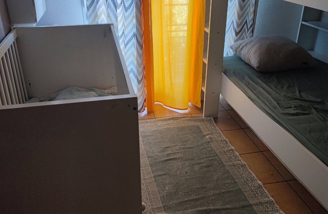 Close to all amenities metro.... quiet and secure residence.