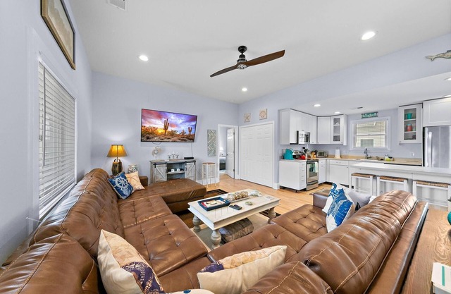 Close to Beach & Bay , 3-BR, 2- Bath, Sleeps 8, Private yard, Outdoor Shower