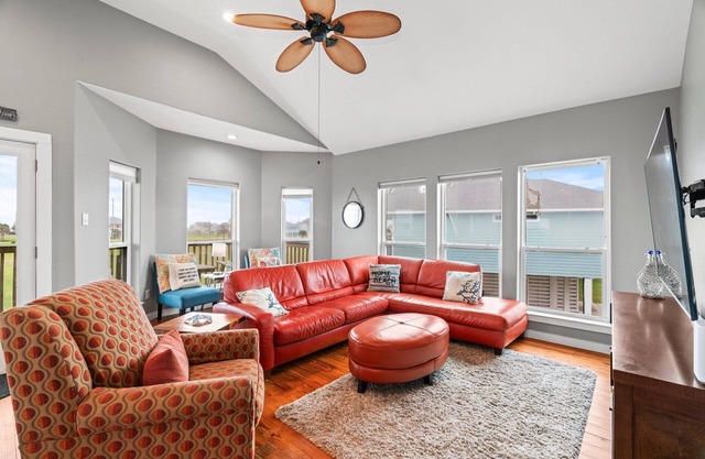 Close to Beach / Clean / Outdoor Bar / Pet Friendly