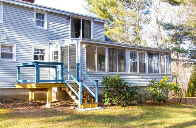 Close to Beach, Downtown, Hiking & more! Outdoor sauna available to add!