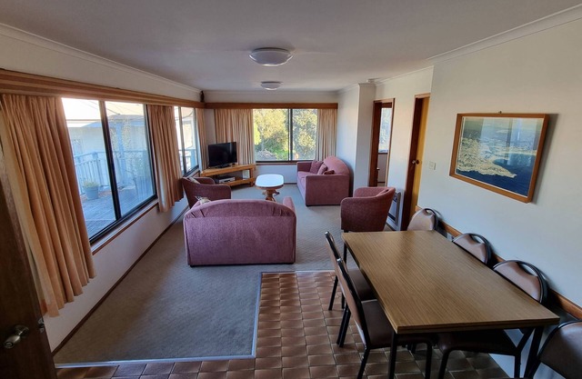 Close to Beach, Harbour Marina, Country Club, Golf Course, Restaurants, Cafes