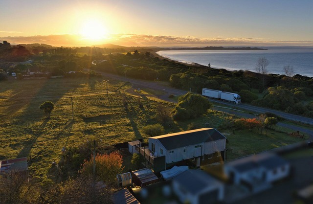 Close to Beach | Mountain Views | Peketa