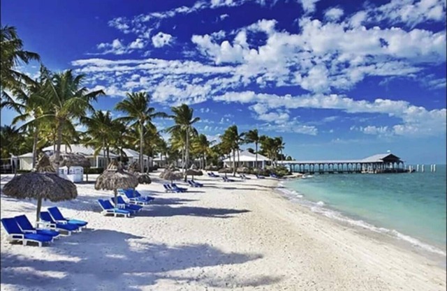 Close to beaches, keys and also the Everglades