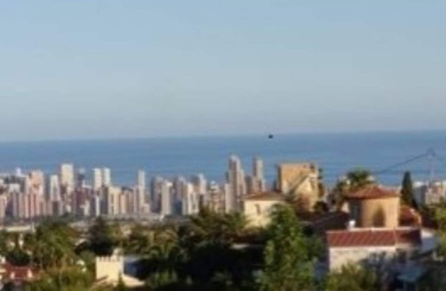 Cerca de Benidorm, lejos de la multitud.