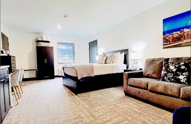 Close to Cedar Point Sports Force Kalahari