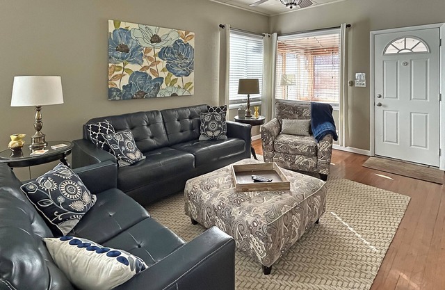 Close to CMU and Downtown My Home Is Your Home Allergy Friendly