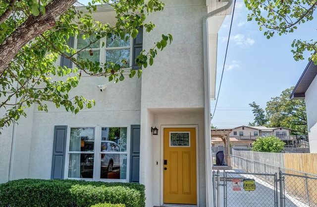Close to Down town Panama City, ST. Andrews and a short drive to the beach!