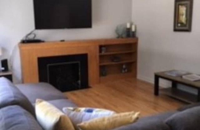 Close to Downtown 3 Bedroom Duplex