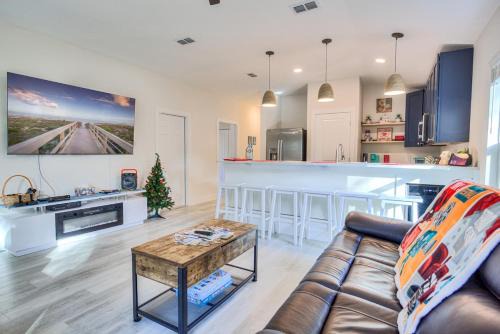 Close to downtown, 3BR,6Beds,Movies, Ping Pong,Fun