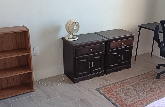 close to downtown Austin with easy access to by metro train 2-bedroom apt