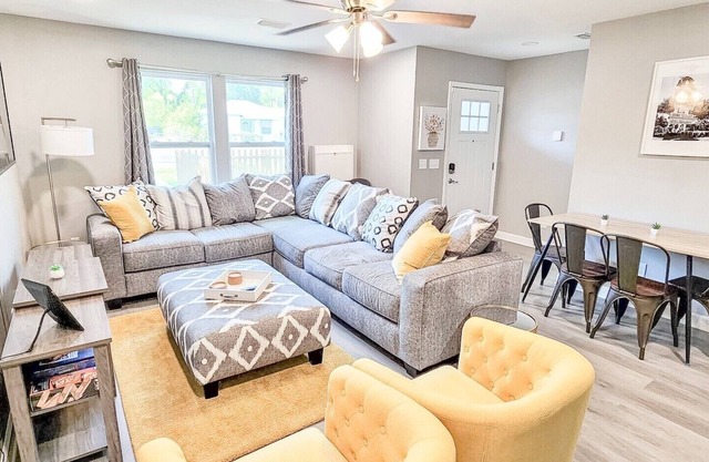 Close to Downtown/Beaches/NAS - Fire-pit - Newer