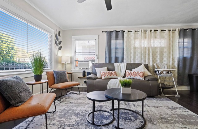 No Cleaning Fee! Cozy Escape in Long Beach!