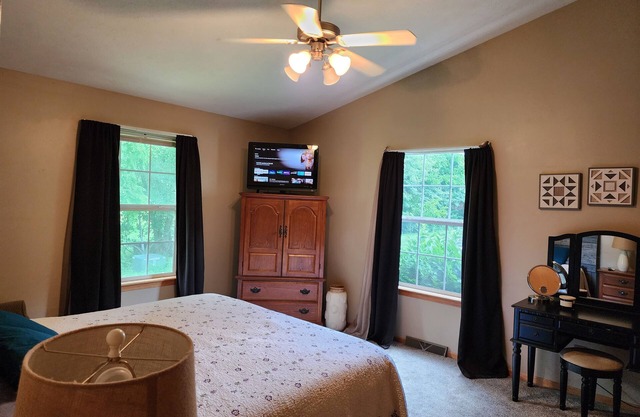 Close to everything! Rockford condo off State St & Mulford