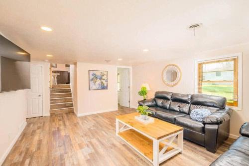 Close to Lambeau 4BR Sleeps 8 Dog Friendly