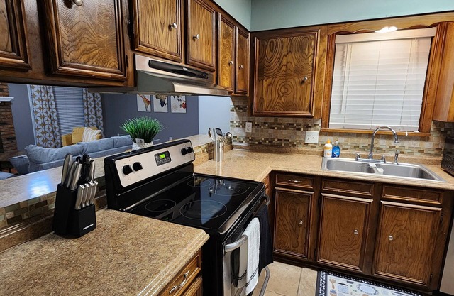 Close to Louisiana Down's Casino. A charming 3-bedroom house, great amenities!