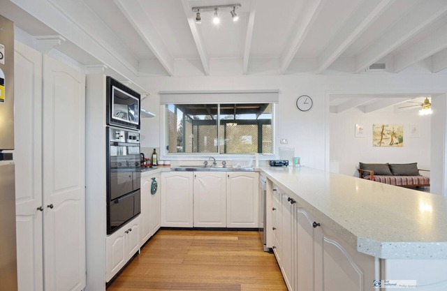 Close to MotogpTrack, Smiths beach, comfortable holiday house for family of 6