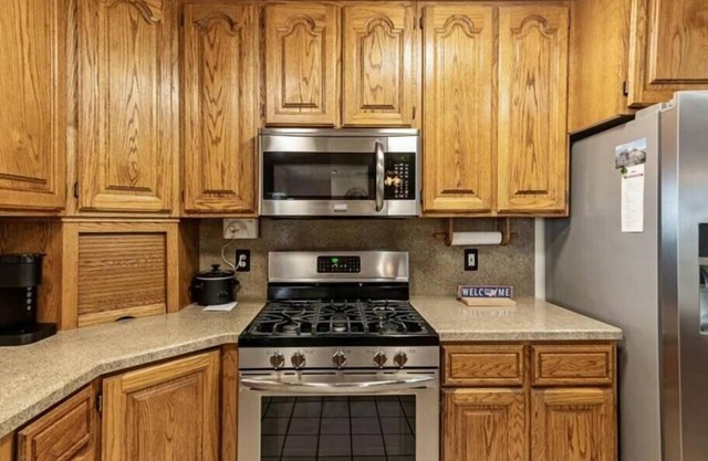 Close to Mountain View Park, Spacious Yard!