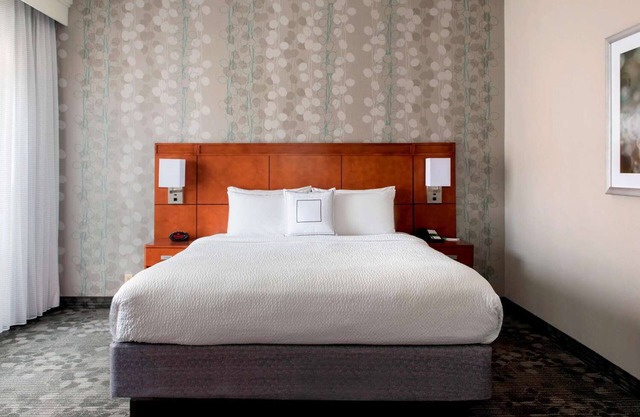 Close to Naval War College Museum, Two Affordable Family Ready Accommodations