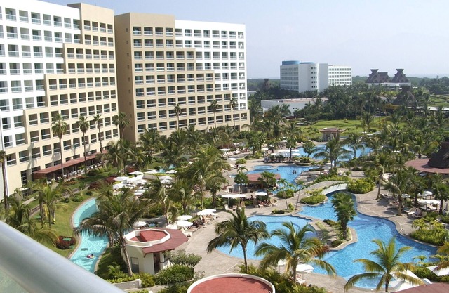 Close to pools, beach, Kingdom of Sun park, Cirque du Soleil, 6 free golf rounds