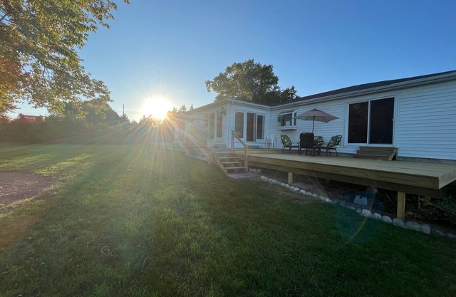 Close to River, Trails and Town. Large 3 bedroom home with lots of room