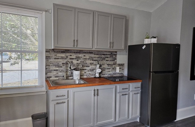 Close to the airport! Remodeled furnished 1 Bedroom suite with Kitchenette.