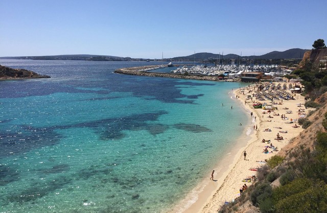 Cerca de la playa, modernas instalaciones y amplio jardín, todo a poca distancia. Fi